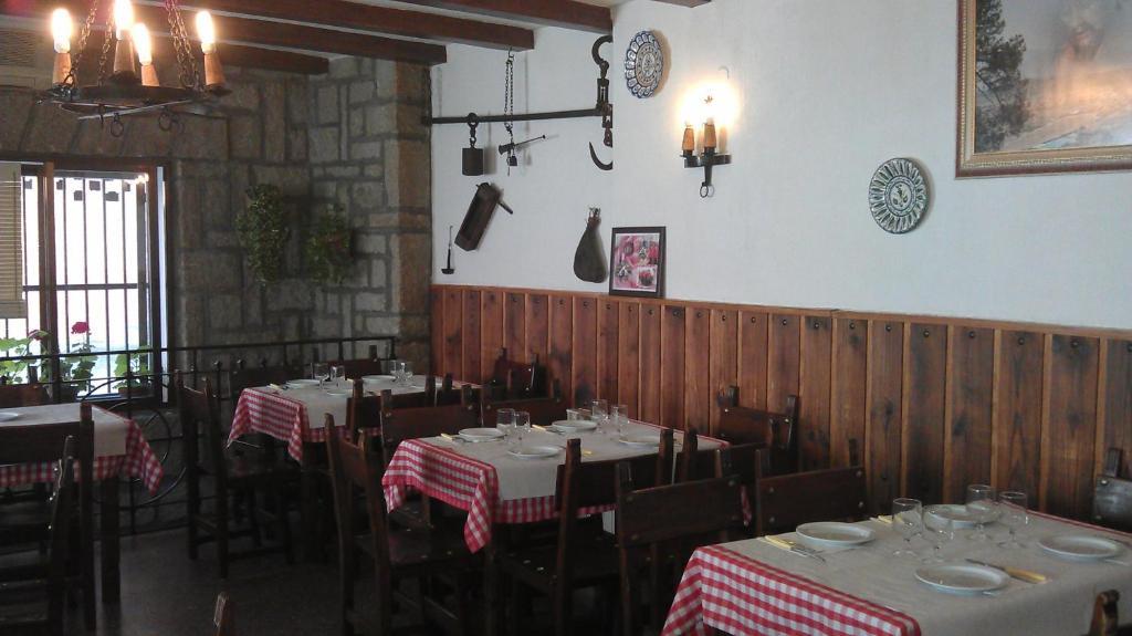 Hostal Restaurante El Chato El Barraco Eksteriør bilde