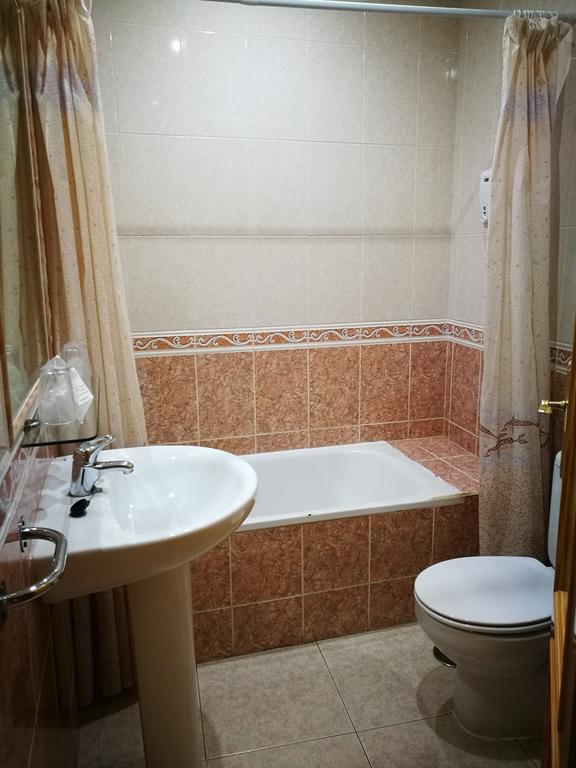 Hostal Restaurante El Chato El Barraco Eksteriør bilde